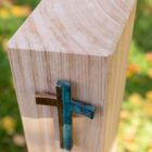 Holz-Grabstele SB14E.KO18 mit Bronze-Kreuz