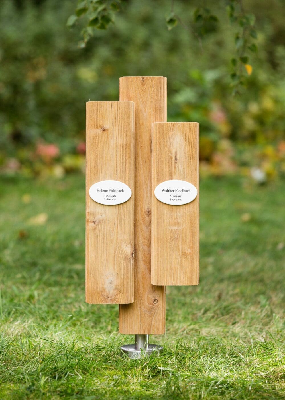 Grabmal Glacia - Grabmal aus profilierten Holzplanken