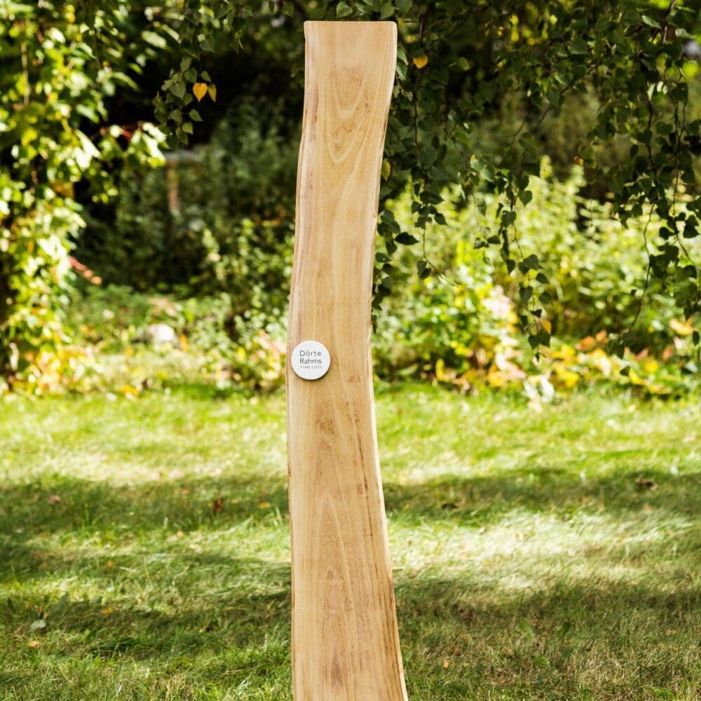 Holzstele SN20E.KR10 für ein Urnen- oder Erdgrab