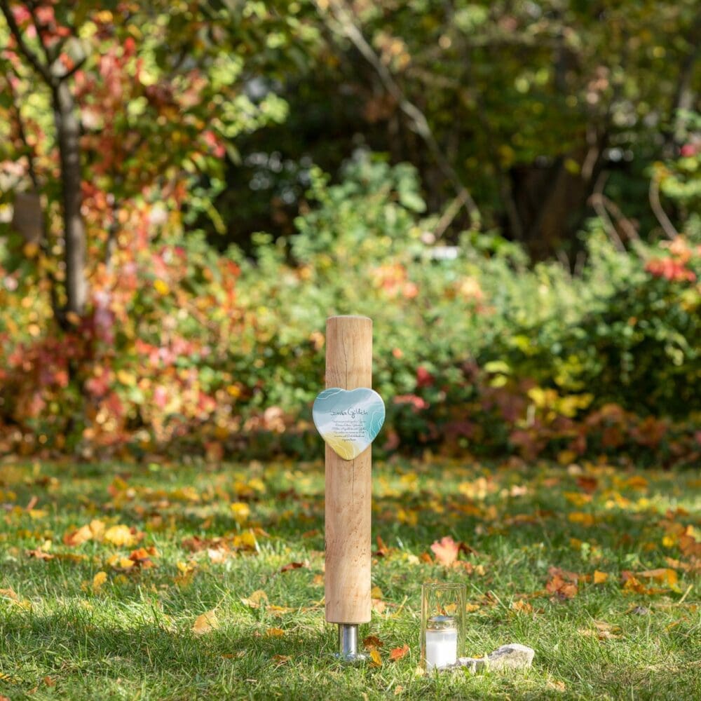 Grabstele SR10.KH20 mit bedrucktem Porzellan-Grabschild für Erd- oder Urnengrab