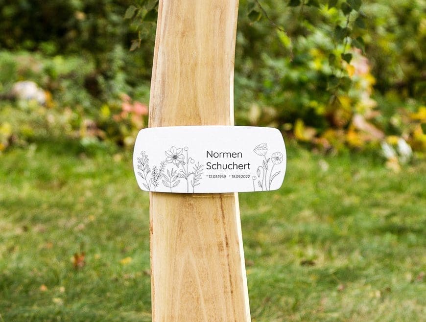 Totenbretter: eine Annäherung an traditionelles Gedenken